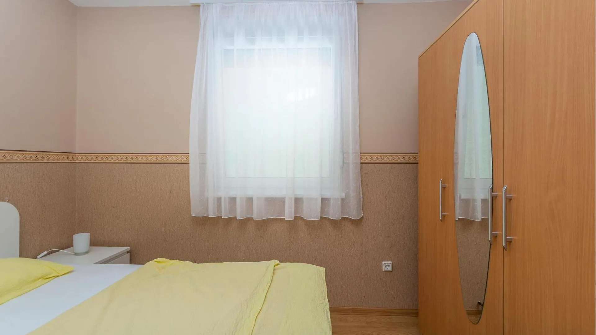 Stunning Apartment In Dramalj With Wifi 0*,